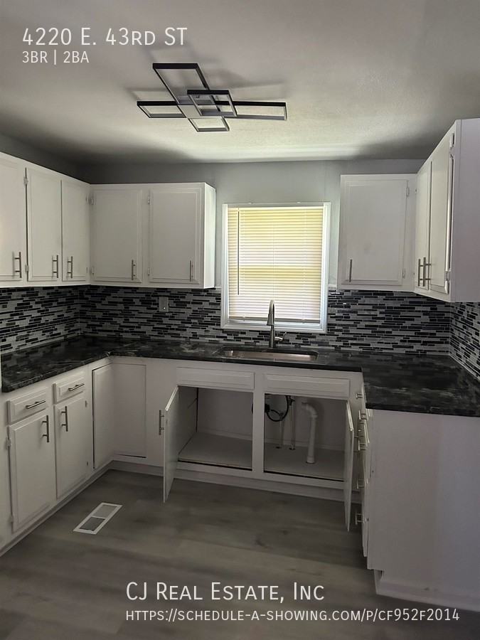 4220 E 43rd St - Photo 2 of 9