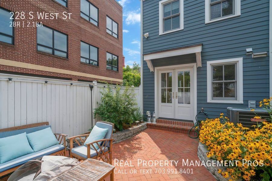 228 S West St - Photo 3 of 50