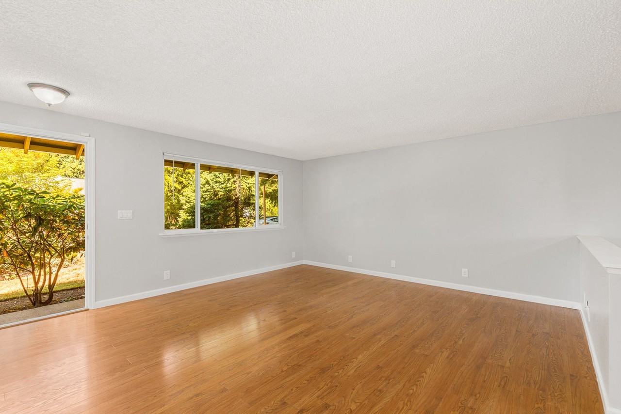 11121 Ne 154th St - Photo 3 of 17
