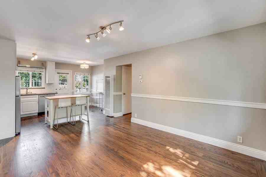121 Hawthorne Ave - Photo 3 of 16