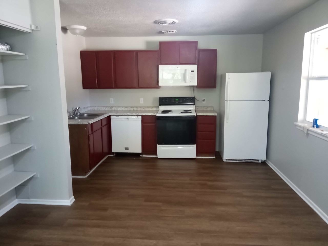 208 Se 2nd St #A - Photo 2 of 3