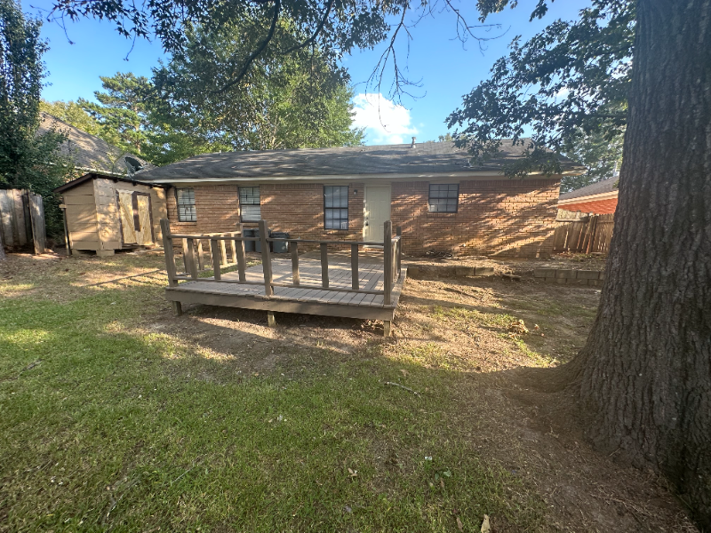 2050 Stockton Pl - Photo 3 of 27