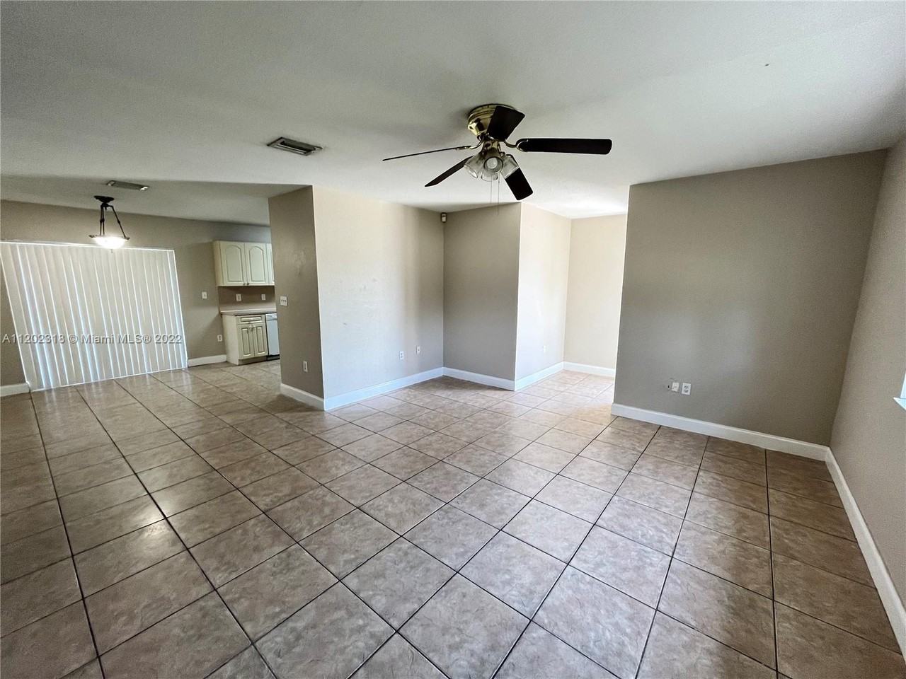 222 Sw 6th Ave #1 - Photo 2 of 10