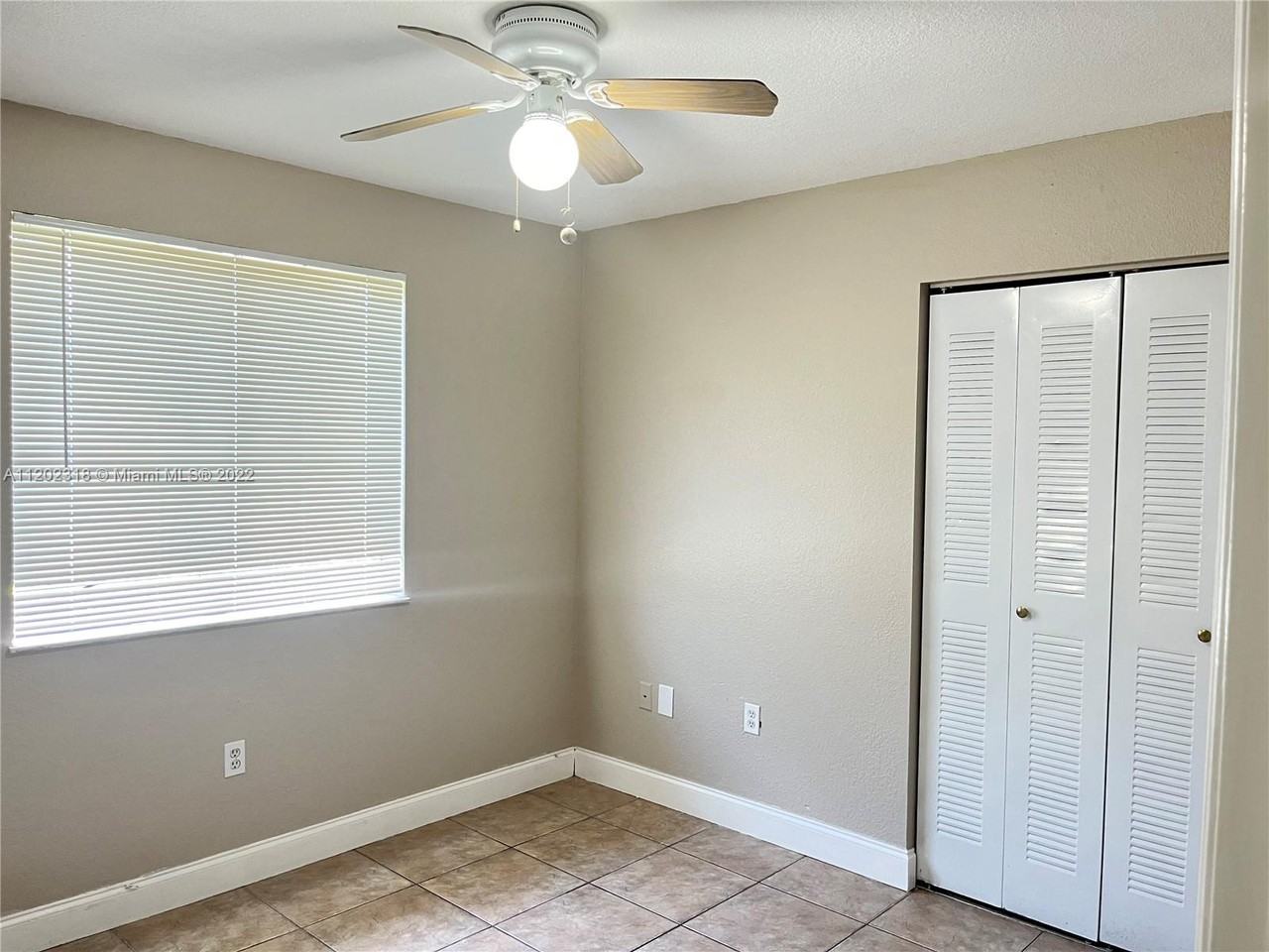 222 Sw 6th Ave #1 - Photo 7 of 10