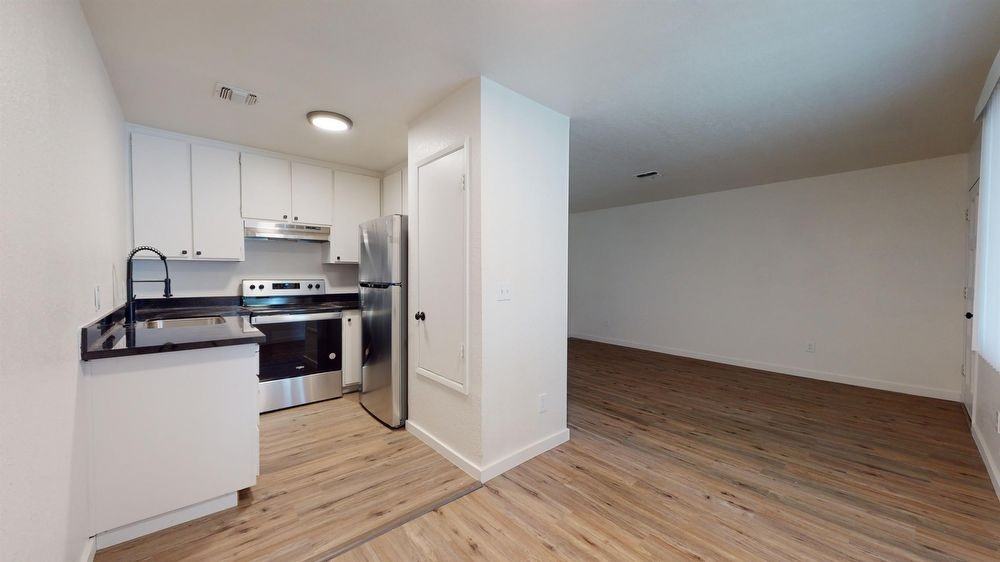1810 Parallel St - Photo 2 of 17