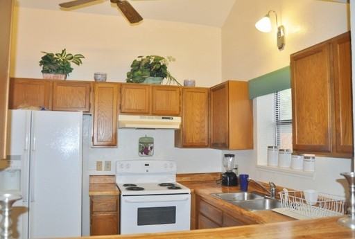 2821 Stonycroft Ct - Photo 3 of 10