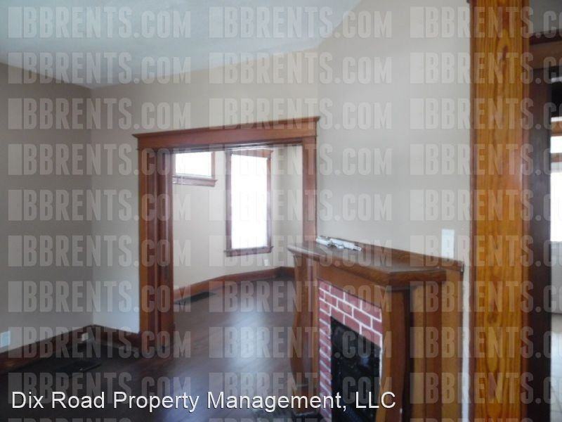 669 Franklin St - Photo 3 of 11