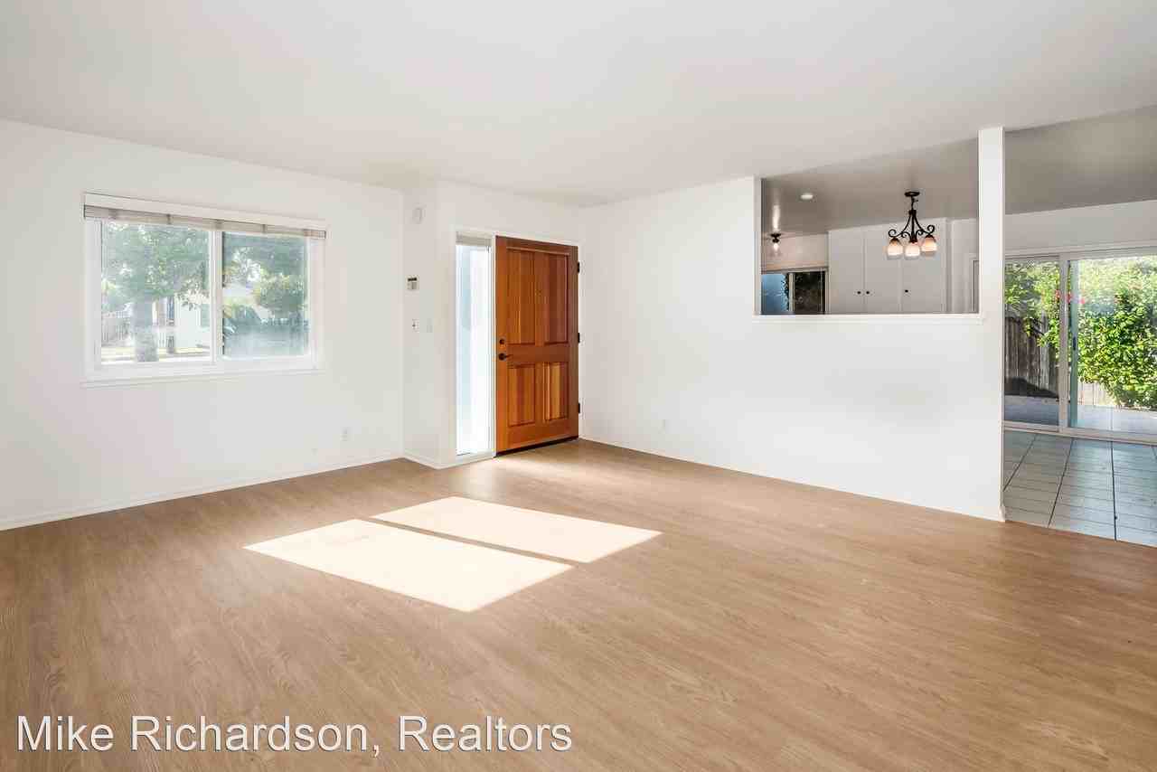 332 Palisades Dr - Photo 3 of 14