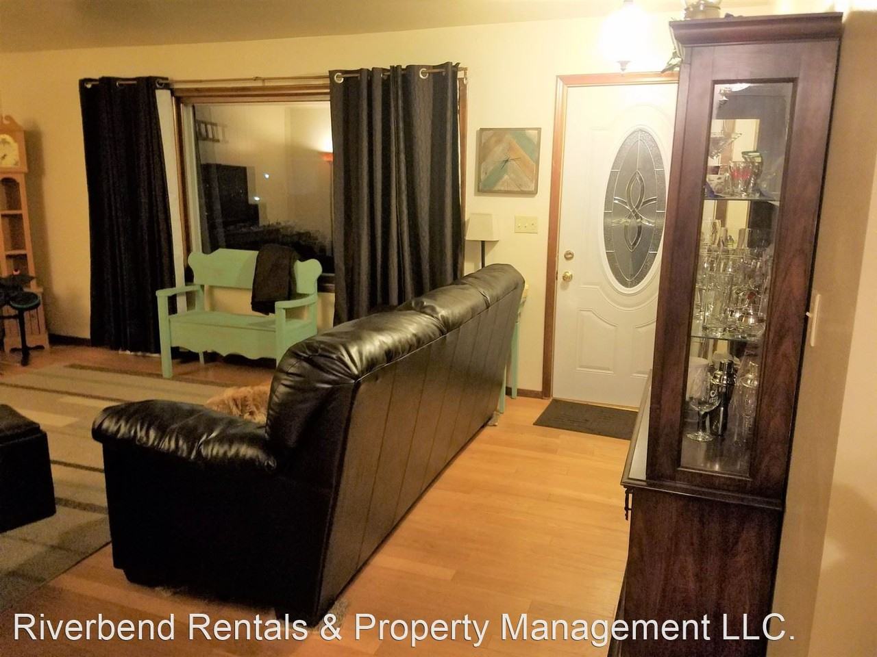 944 Leonard Dr - Photo 2 of 3