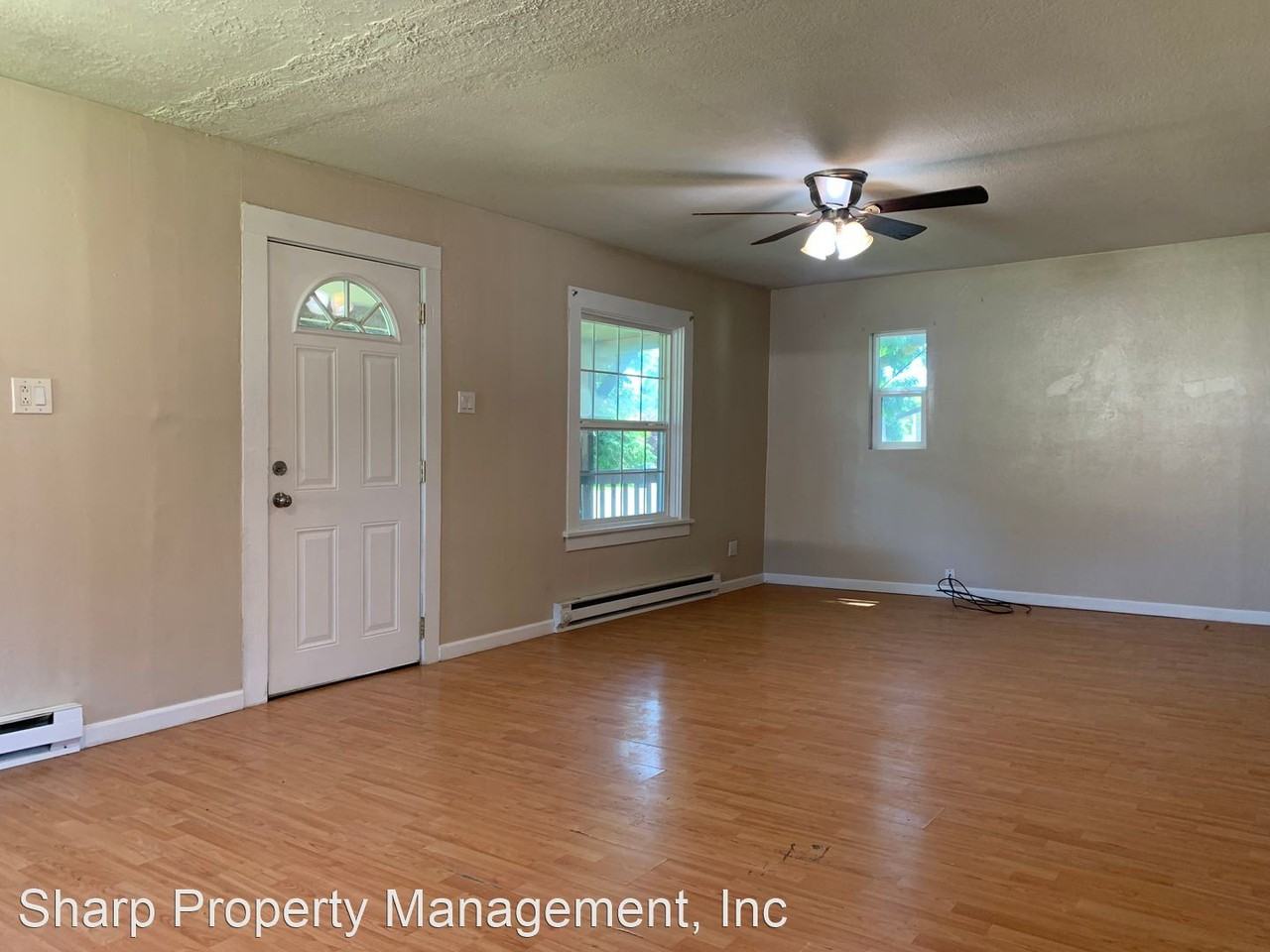 611 Pioneer Ave Ne - Photo 3 of 13