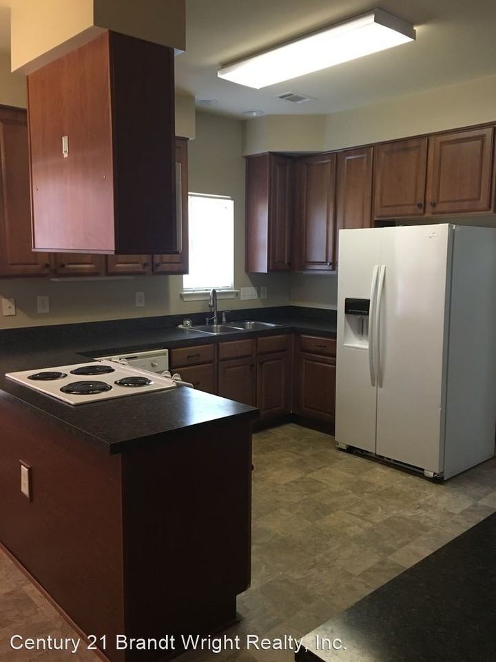 819 W Bridge St - Photo 3 of 16