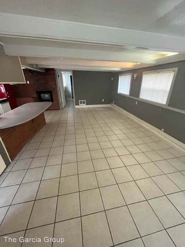 27 SE 94th Ave - Photo 3 of 12