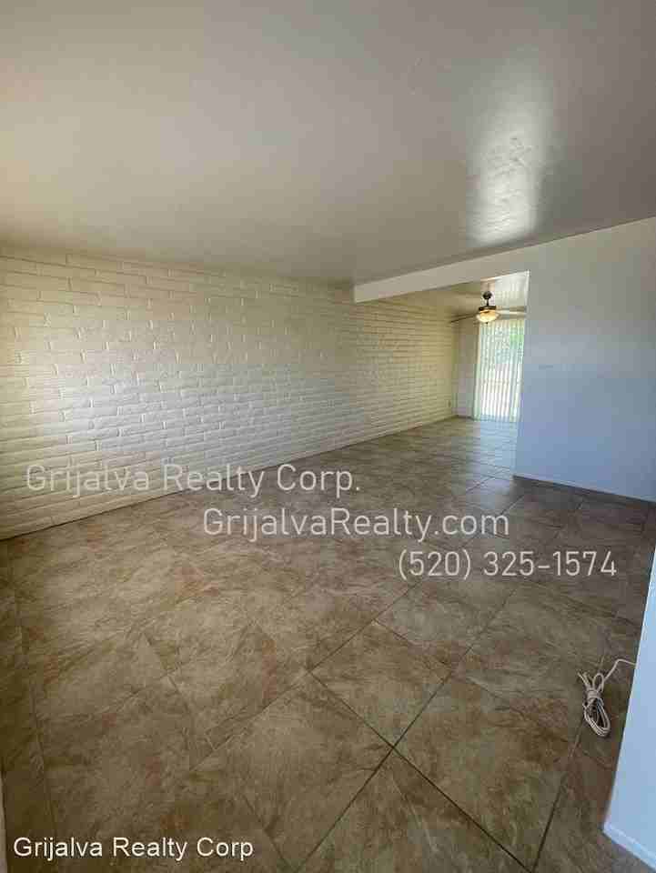 7110 E Pomegranate St - Photo 2 of 13