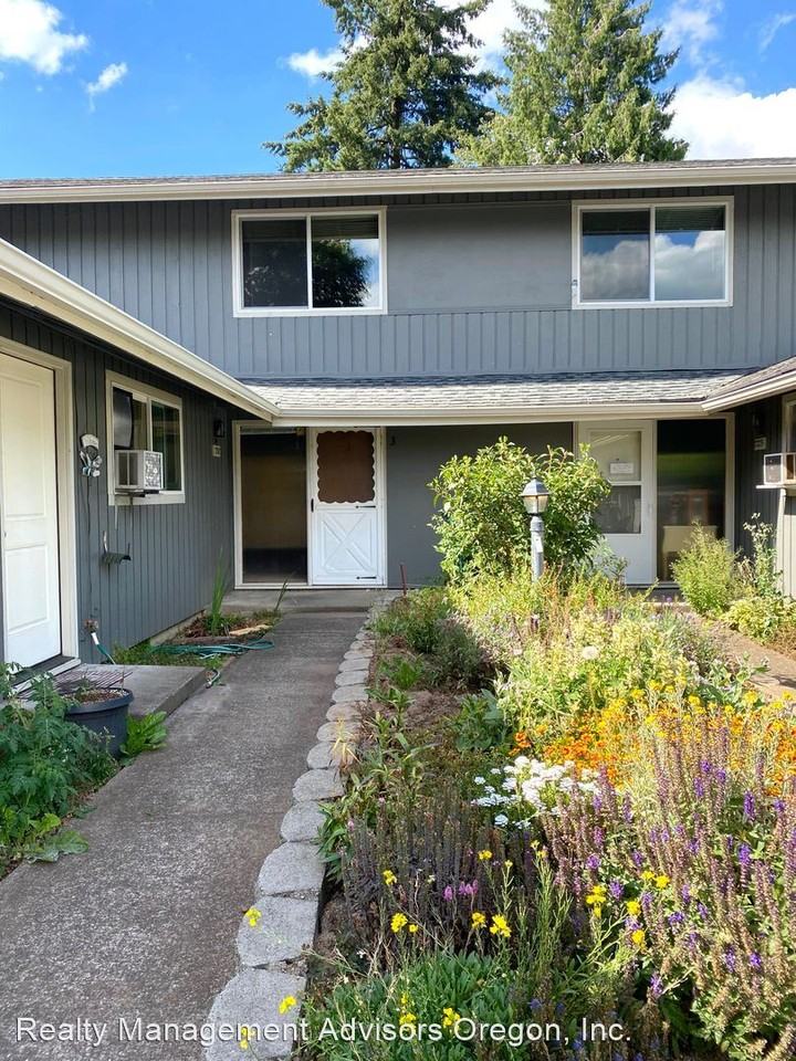 3321 - 3327 SE Maple Street - Photo 2 of 19