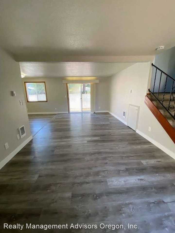 3321 - 3327 SE Maple Street - Photo 3 of 19