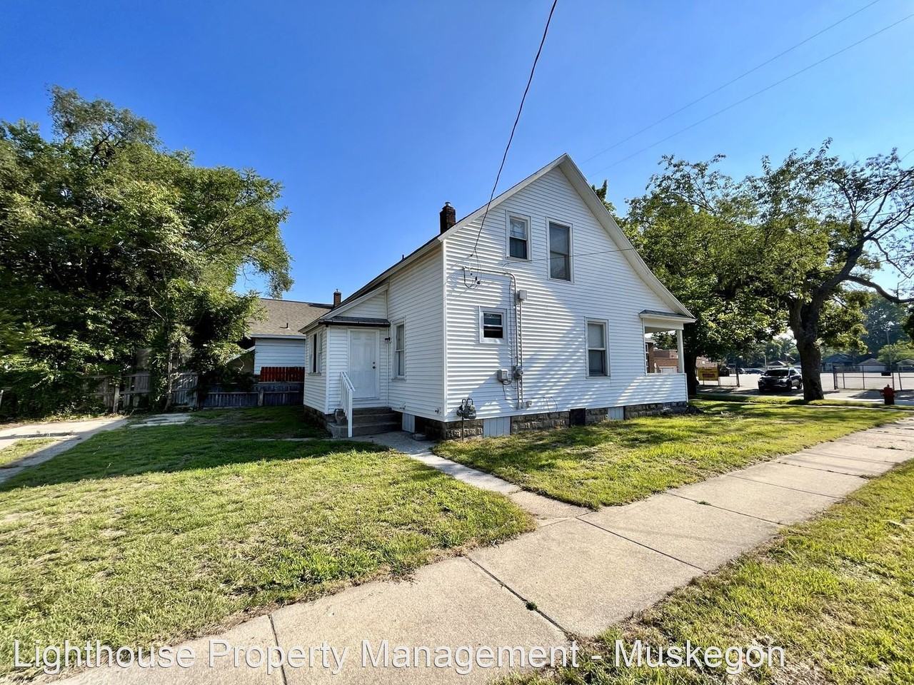 1733 6th St - Photo 2 of 28