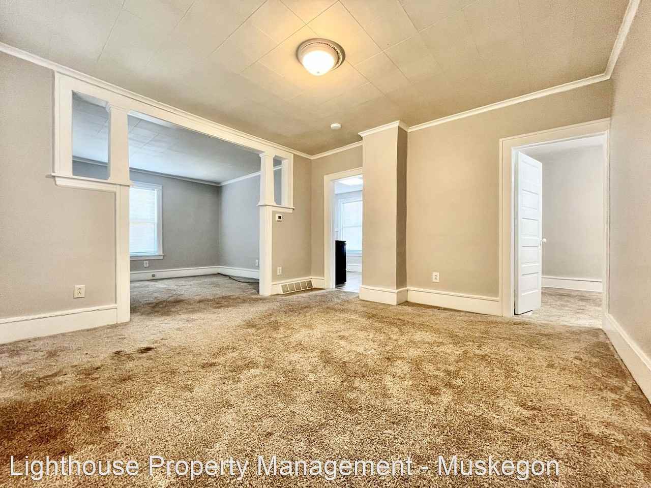 1733 6th St - Photo 3 of 28
