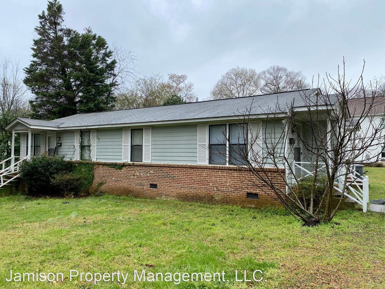 2240A Laburnum Ave - Photo 2 of 9