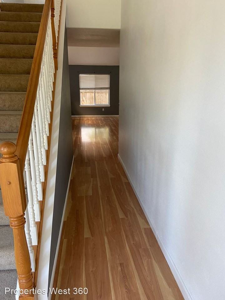 13806 Ne 62nd St - Photo 2 of 36