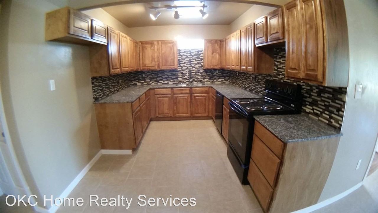 2816 Nw 23rd St - Photo 3 of 13