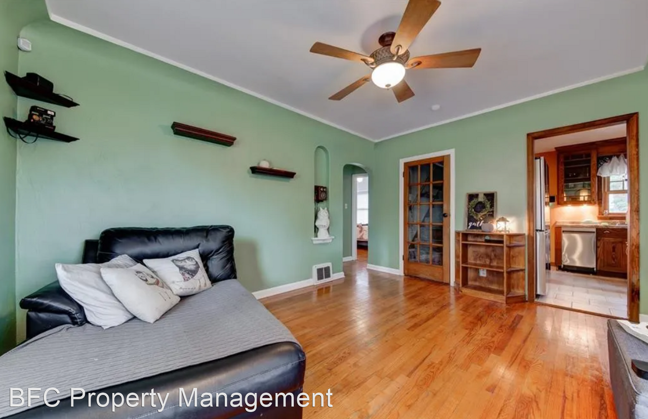 1059 16th St Ne - Photo 2 of 19