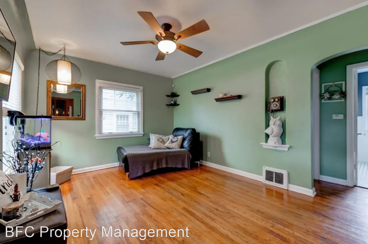 1059 16th St Ne - Photo 3 of 19