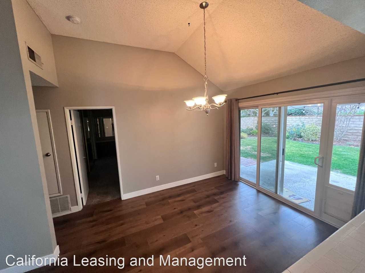 26040 Moreno Dr - Photo 2 of 16