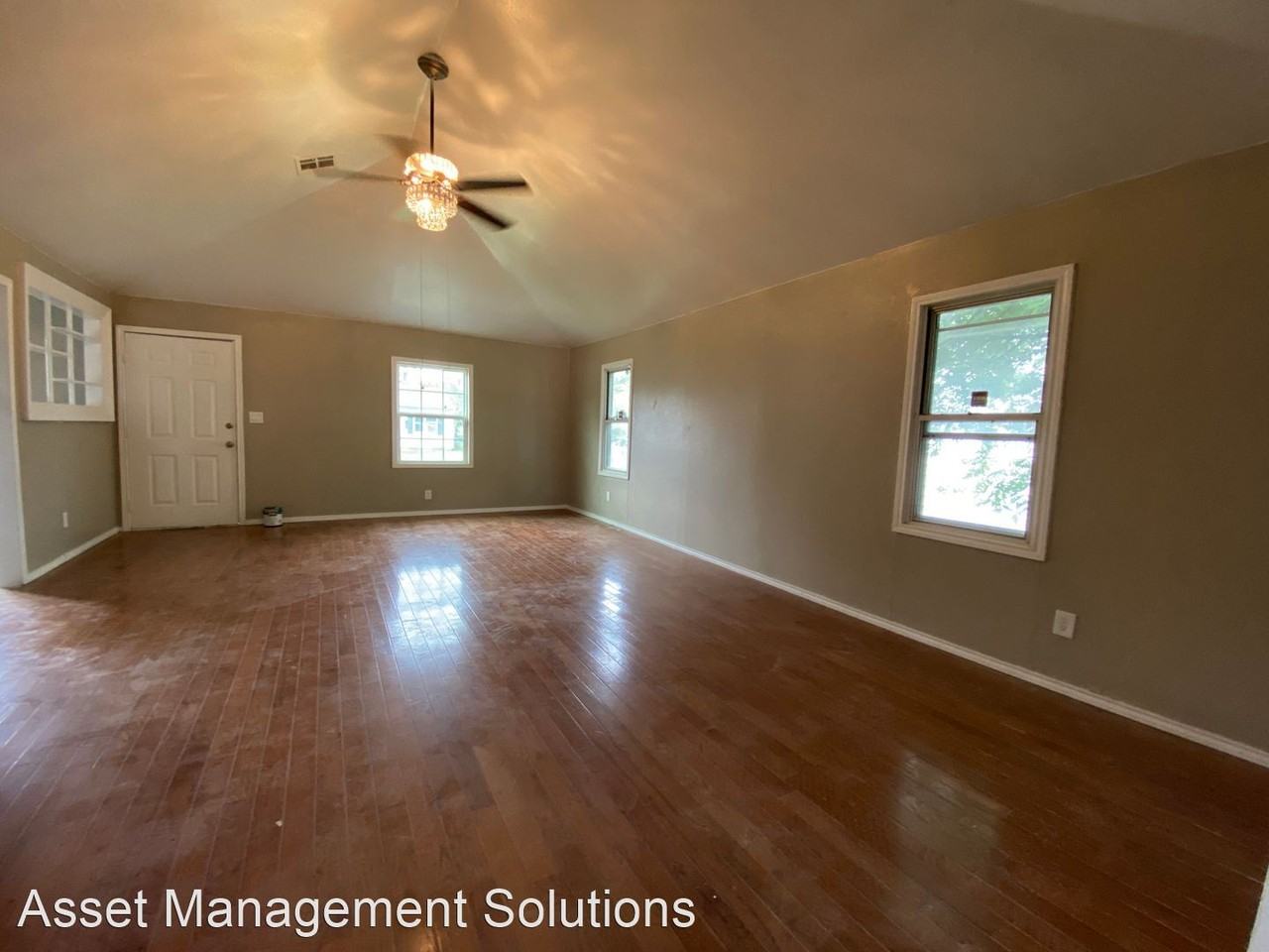 3108 Sw 48th St - Photo 3 of 12