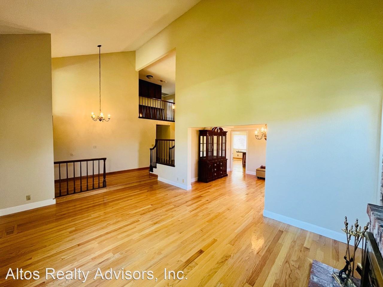 1077 Cross Springs Ct - Photo 3 of 32