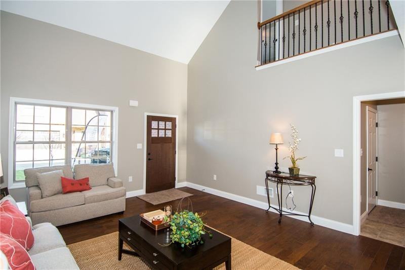 302 Chambers Dr - Photo 2 of 21