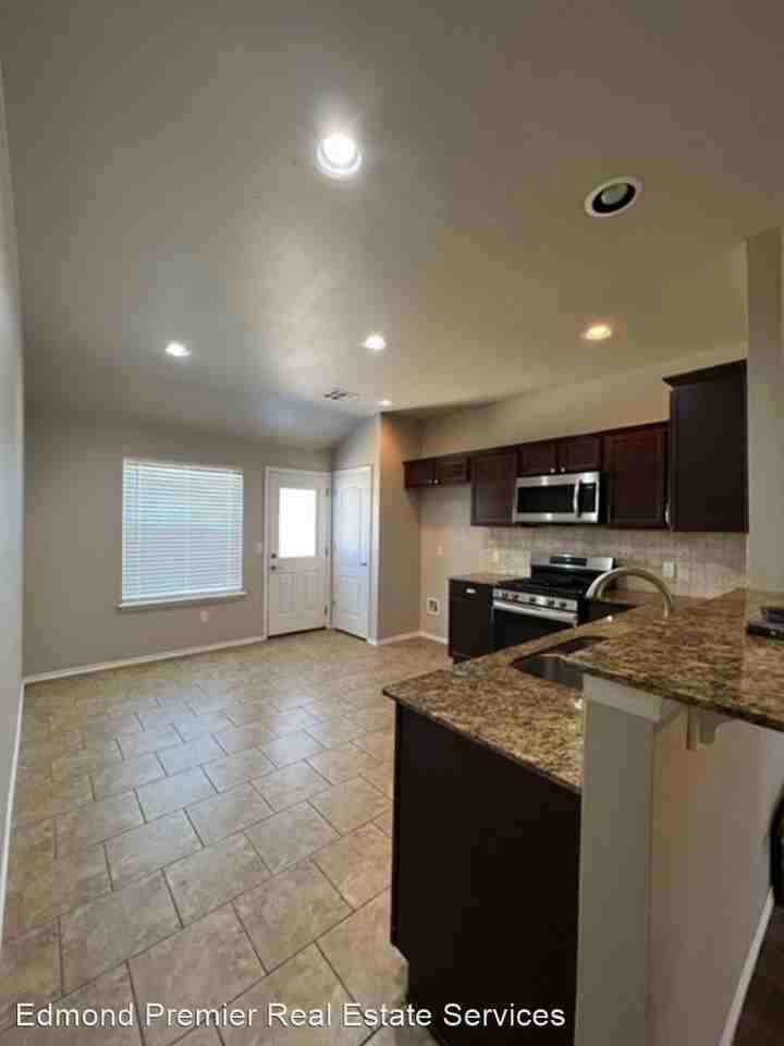 3405 Se 95th St - Photo 2 of 47