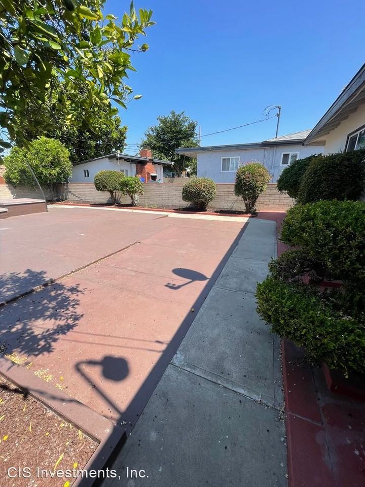 1532 Mary Lou St - Photo 3 of 14