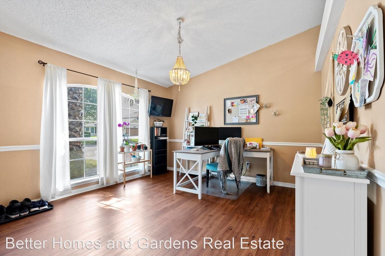 13735 Devan Lee Dr E - Photo 3 of 22