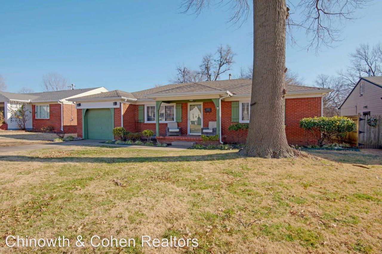 2653 S Vandalia Ave - Photo 3 of 37