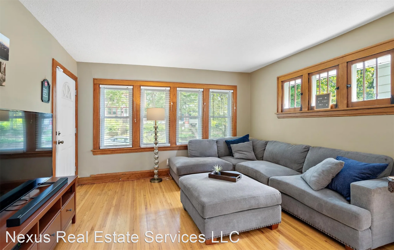 2938 Fillmore St Ne - Photo 3 of 25