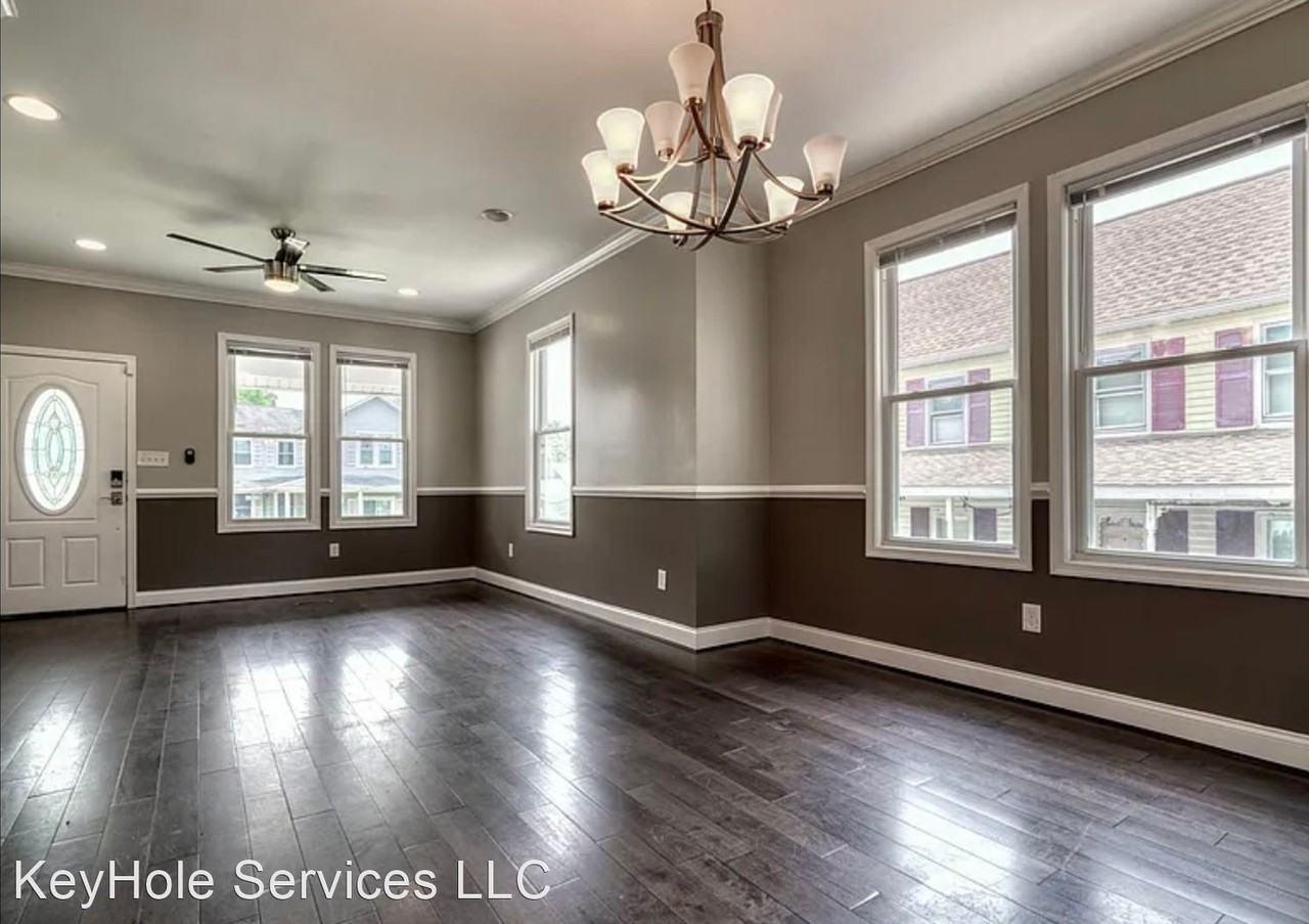 2822 Christopher Ave - Photo 3 of 33