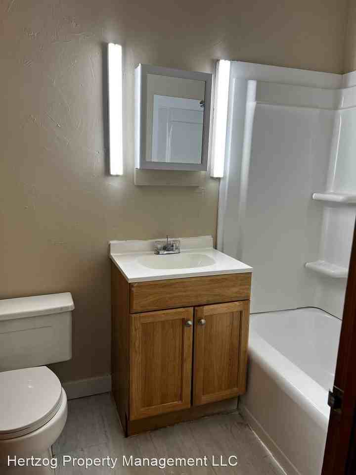 549 N 10th St - Photo 2 of 11