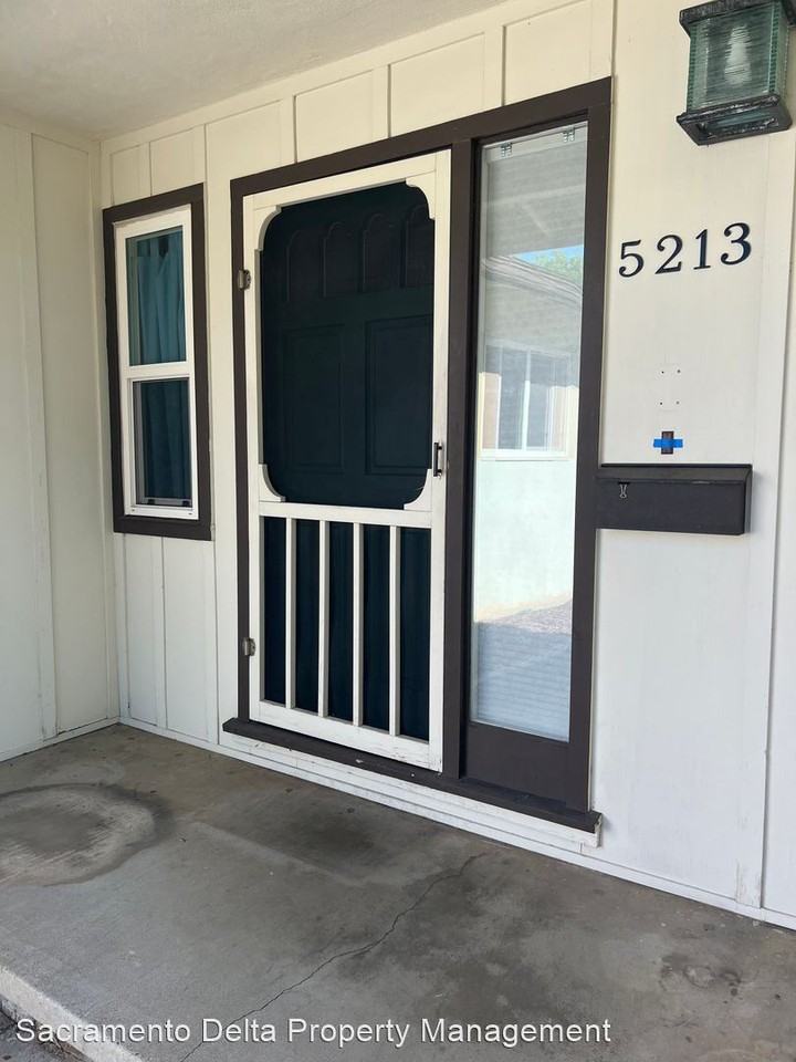 5213 Fernwood Way - Photo 2 of 22