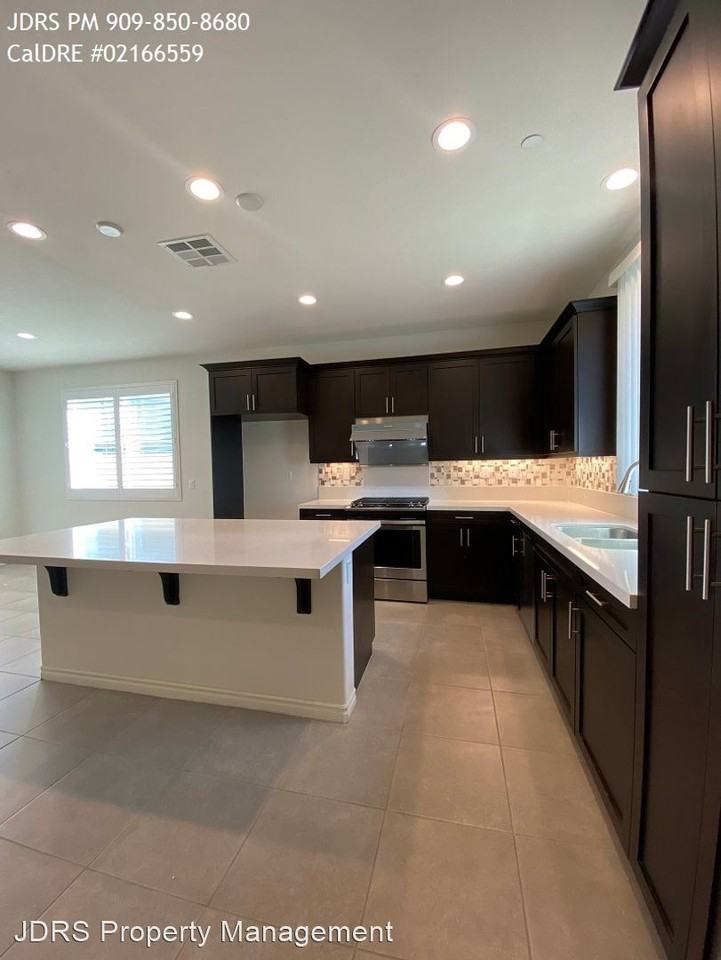 15925 Mentz Ct - Photo 3 of 25