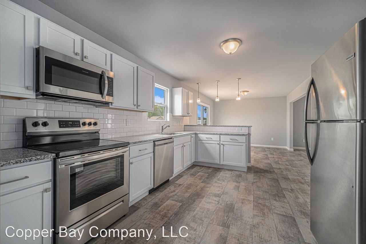 1931 Harold St - Photo 2 of 23