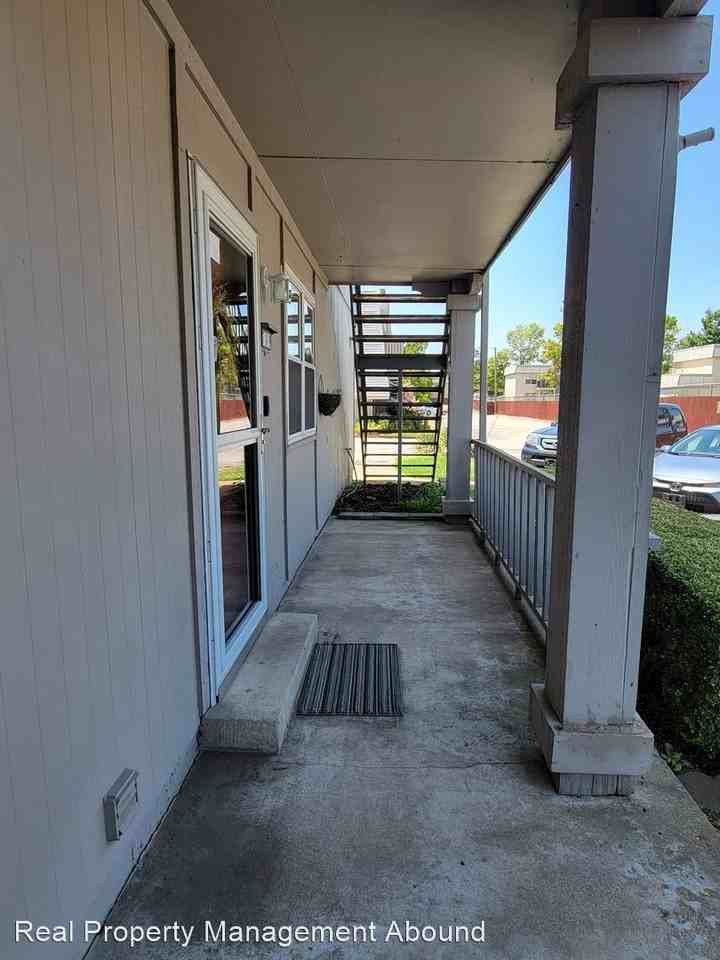 6718 S Lewis Ave #709 - Photo 2 of 50