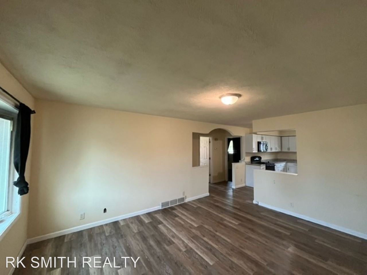 1304 N Randall Ave - Photo 2 of 7