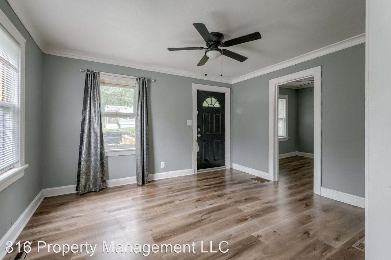 3218 E 61st St - Photo 2 of 24