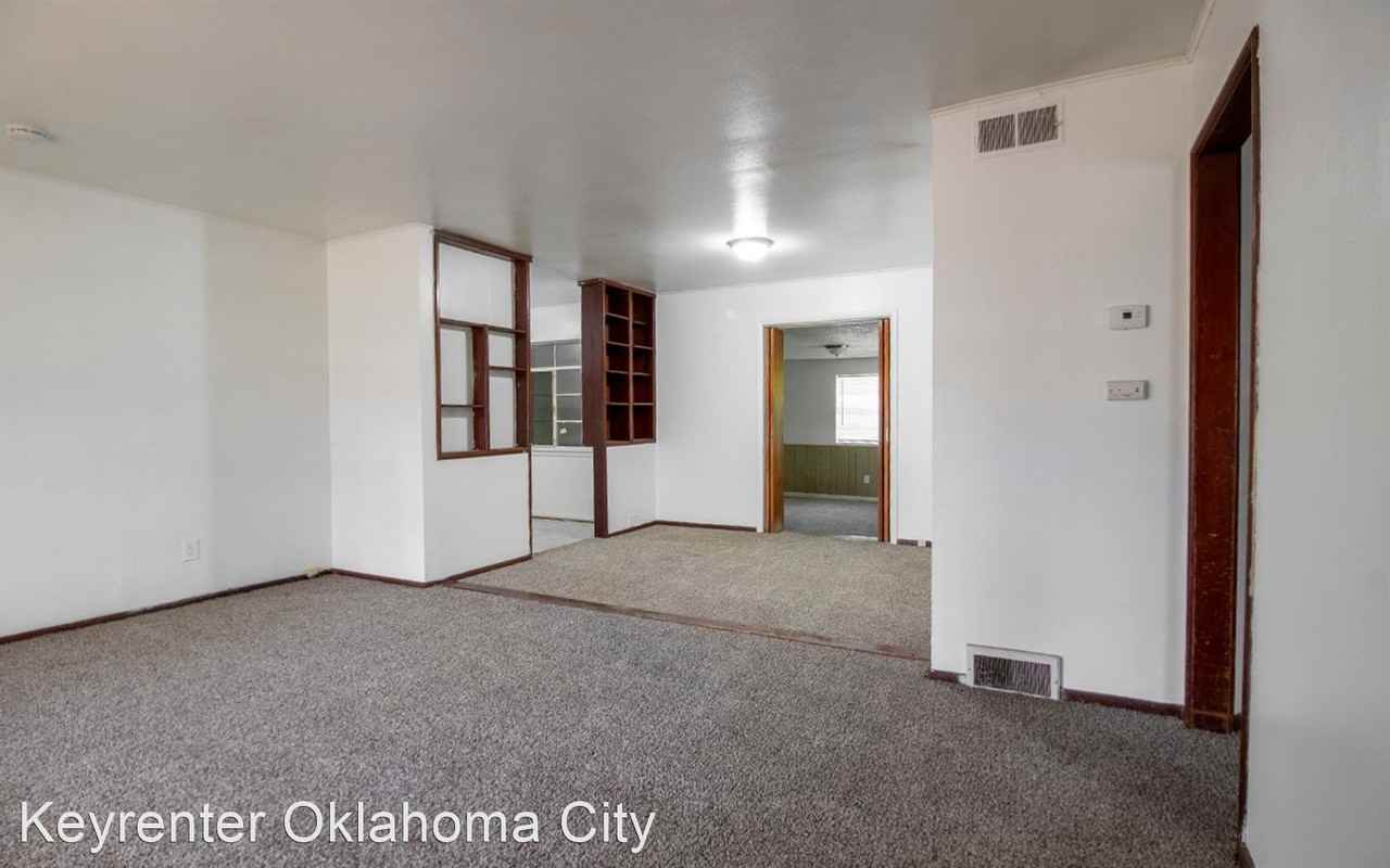 1505 Meyers Pl - Photo 3 of 12