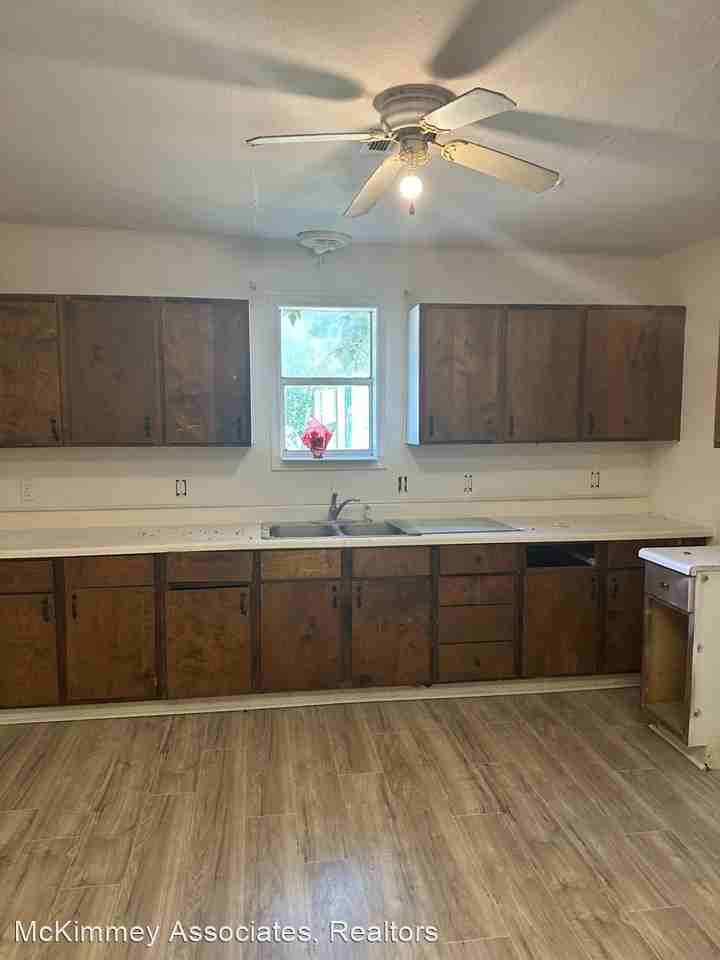 1615 Pine Bluff St - Photo 2 of 6