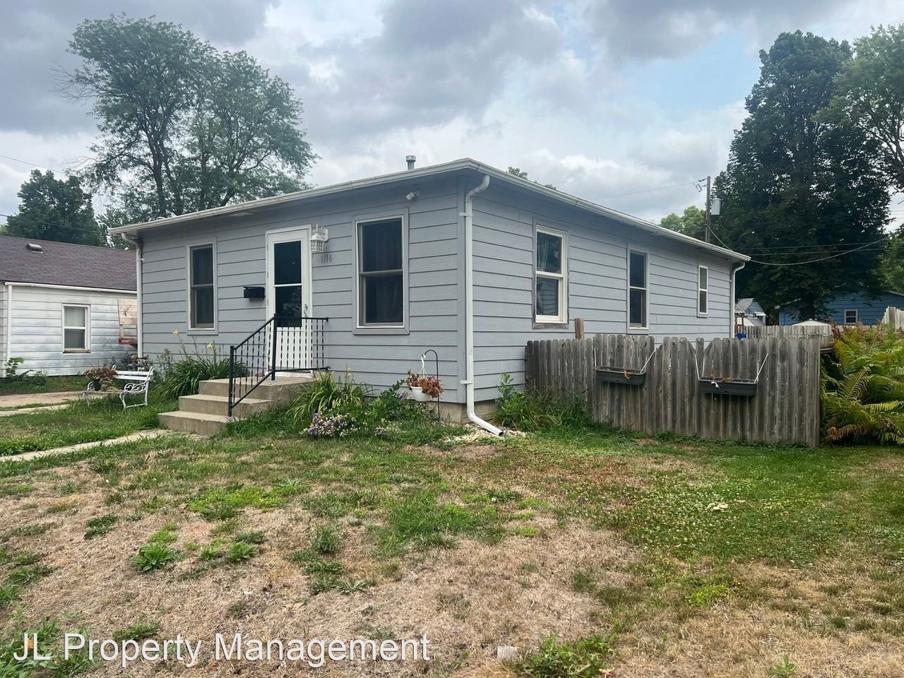 1116 N Lincoln Ave - Photo 2 of 19