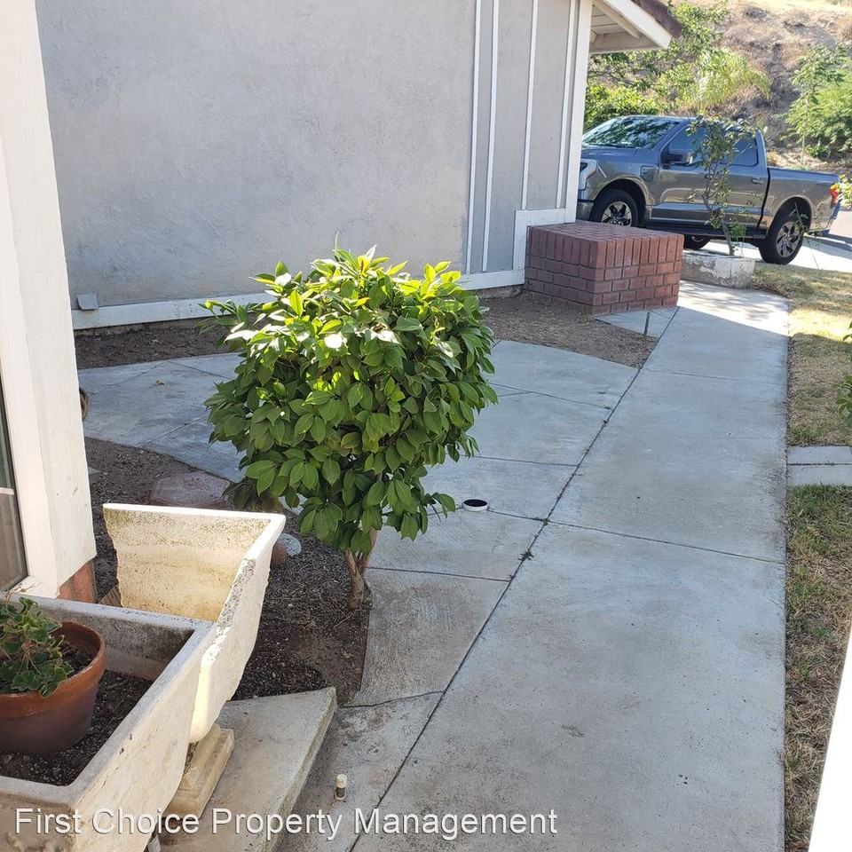 11314 Reid Ct - Photo 2 of 25