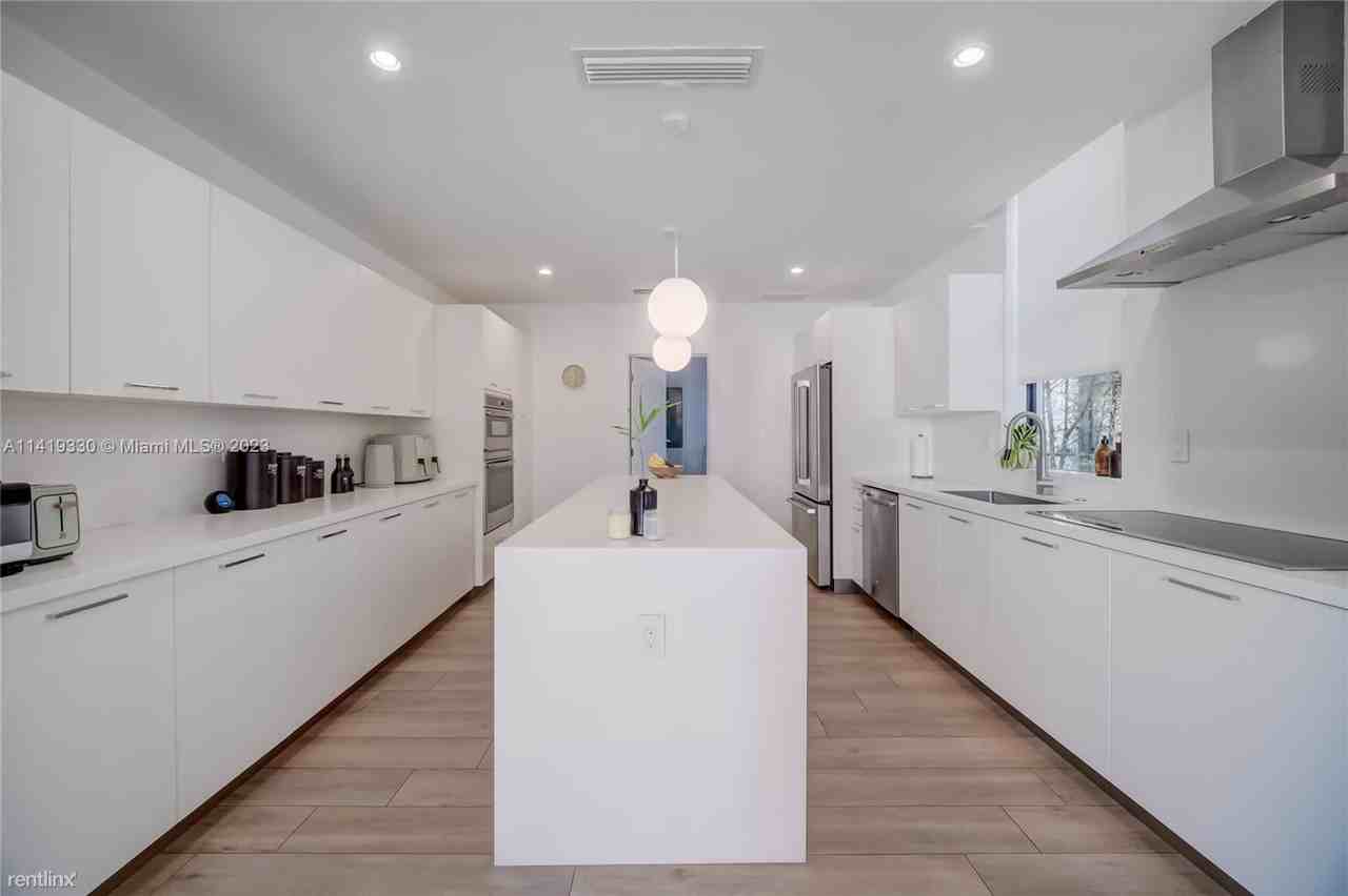 8660 Arboretum Ln - Photo 3 of 18