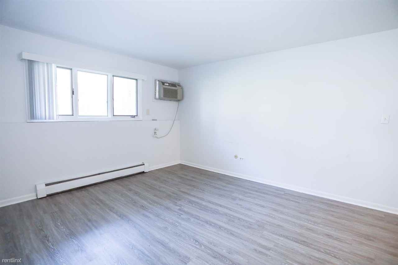 124 W Washington St - Photo 3 of 10