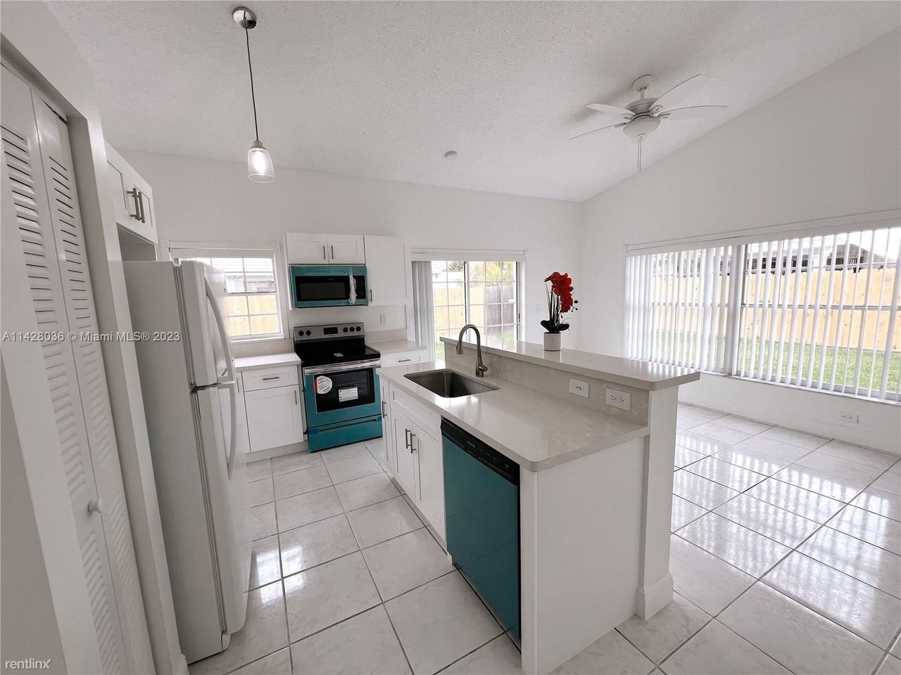 11341 Sw 63rd Ter - Photo 3 of 18